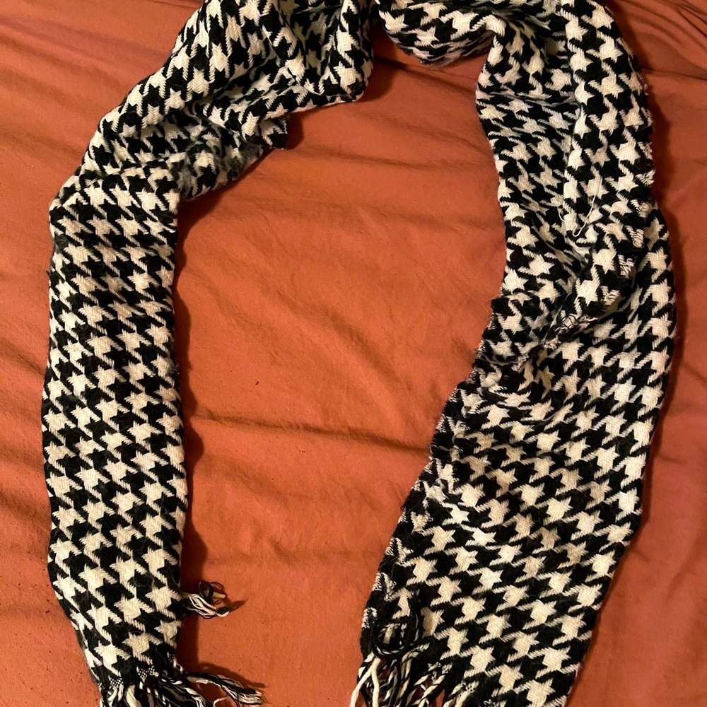 GameDay Houndstooth scarf